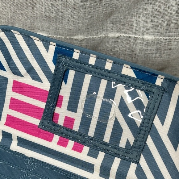 Vera Bradley Painted Medallions Pattern Fall 2017 Tri Fold Magnetic Closure NWOT - Picture 9 of 12